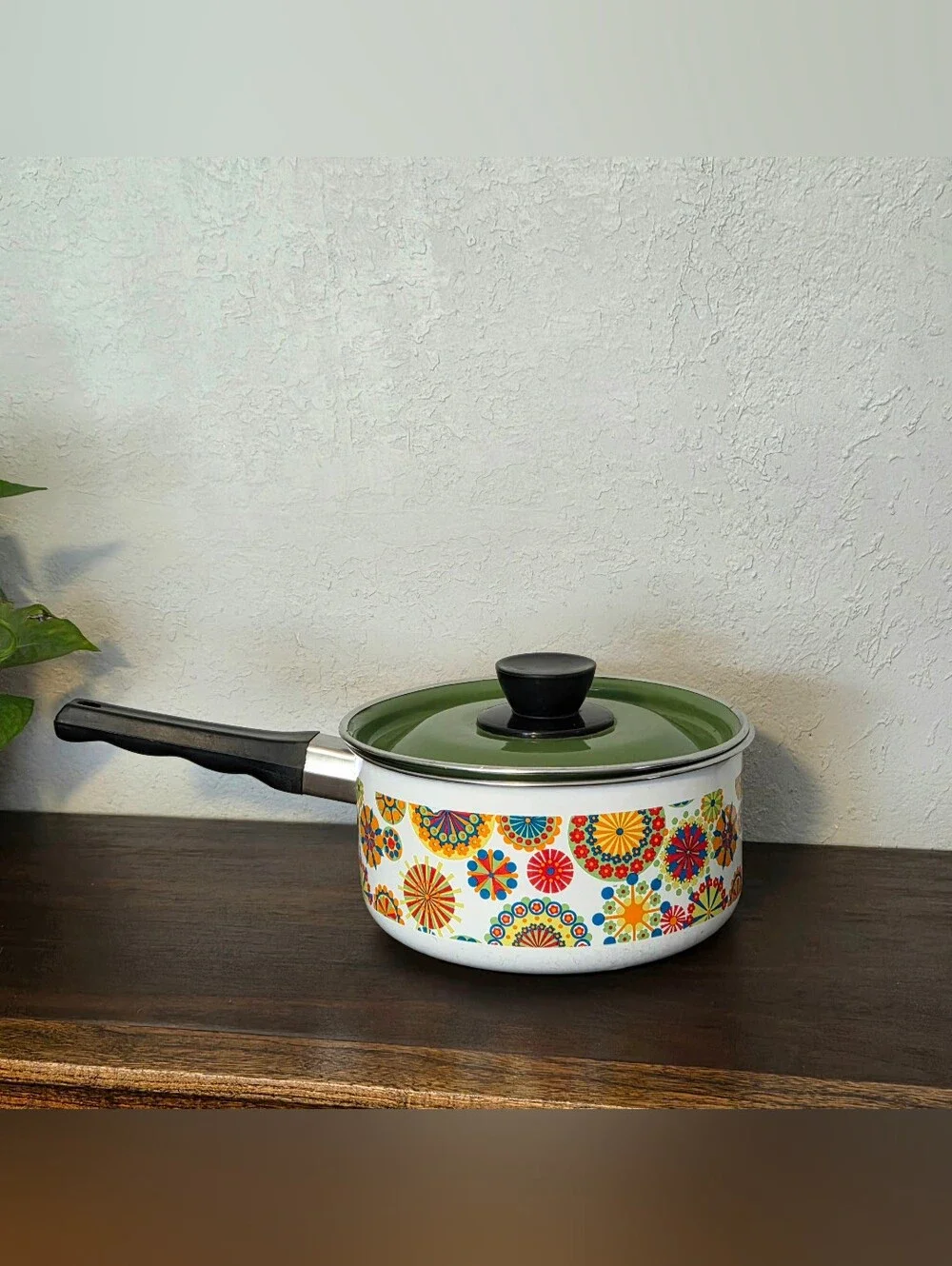 HTF  1970s Flower Power Medallion Enamelware 2 Qt Saucepan With Lid Vintage